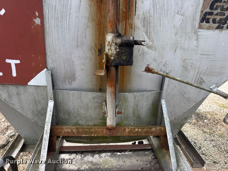 image for item DO2396 Good Roads, Inc. spreader