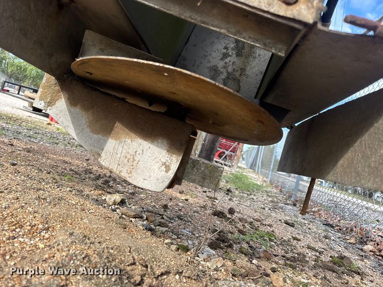 image for item DO2396 Good Roads, Inc. spreader