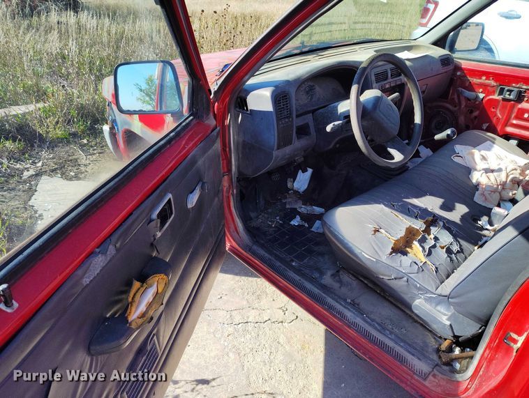 image for item DP5043 1995 Nissan pickup truck