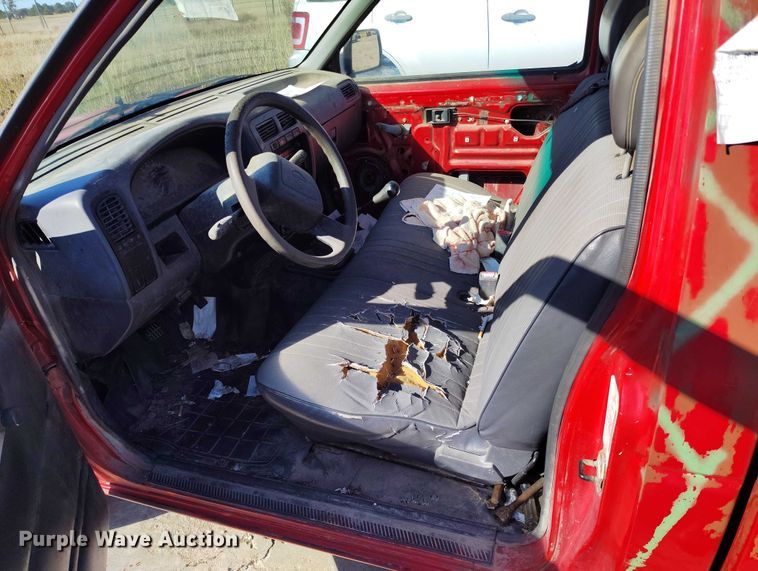 image for item DP5043 1995 Nissan pickup truck