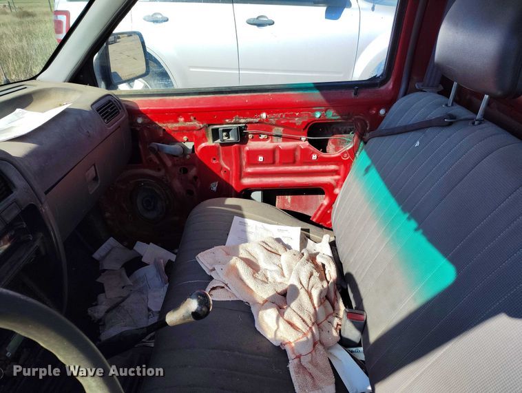 image for item DP5043 1995 Nissan pickup truck