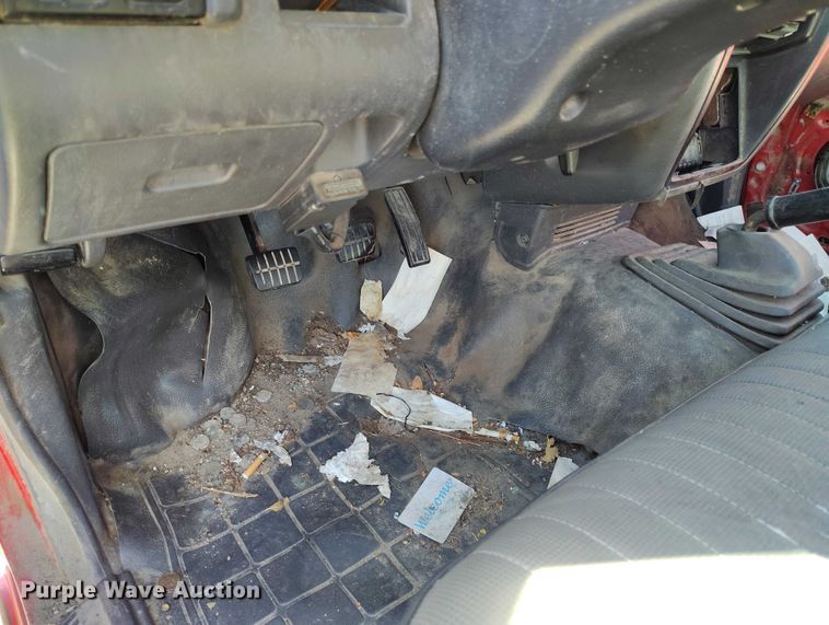 image for item DP5043 1995 Nissan pickup truck