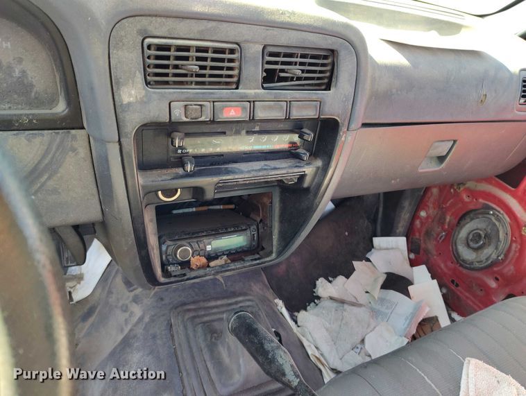image for item DP5043 1995 Nissan pickup truck
