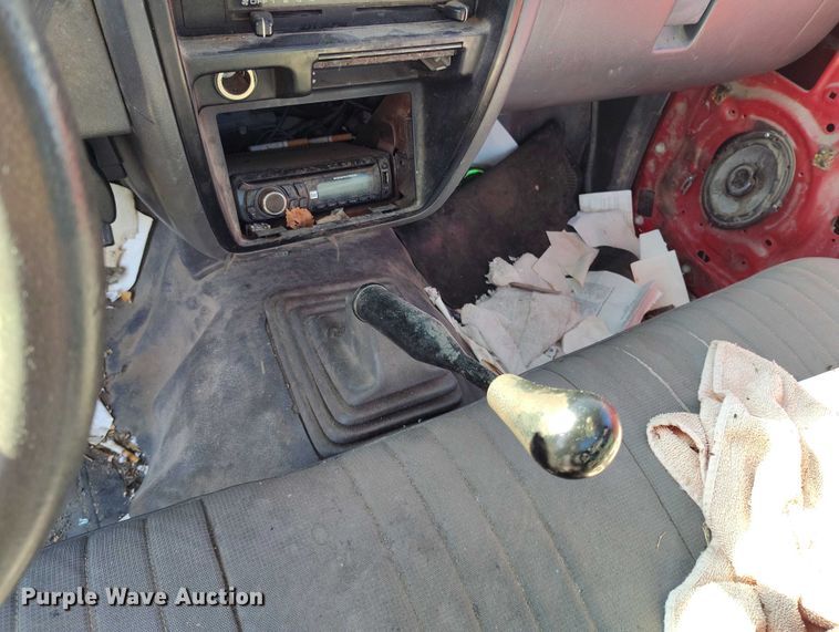 image for item DP5043 1995 Nissan pickup truck