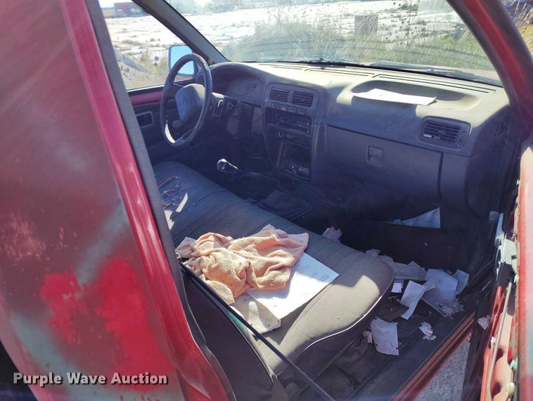 image for item DP5043 1995 Nissan pickup truck