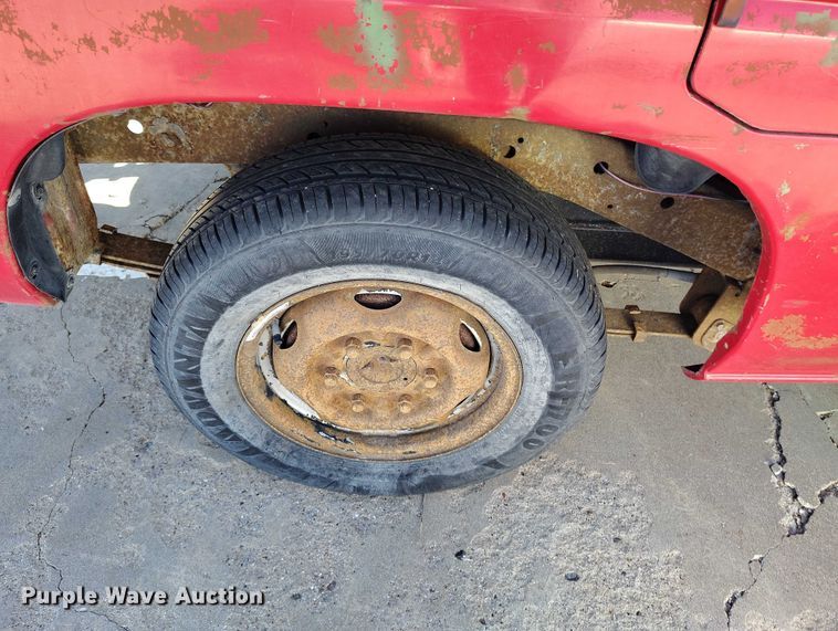 image for item DP5043 1995 Nissan pickup truck