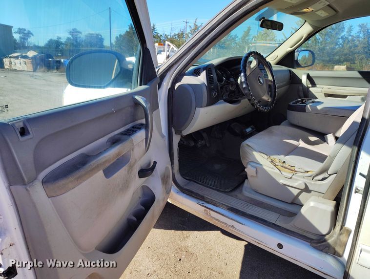 image for item DP5044 2012 Chevrolet Silverado 1500 Ext. Cab pickup truck