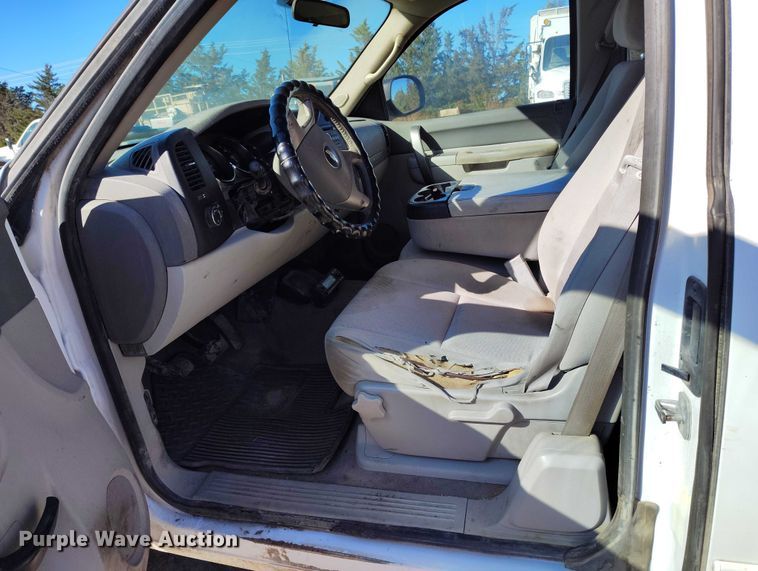 image for item DP5044 2012 Chevrolet Silverado 1500 Ext. Cab pickup truck