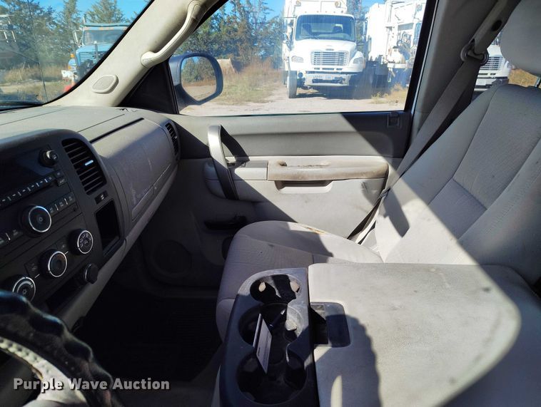 image for item DP5044 2012 Chevrolet Silverado 1500 Ext. Cab pickup truck