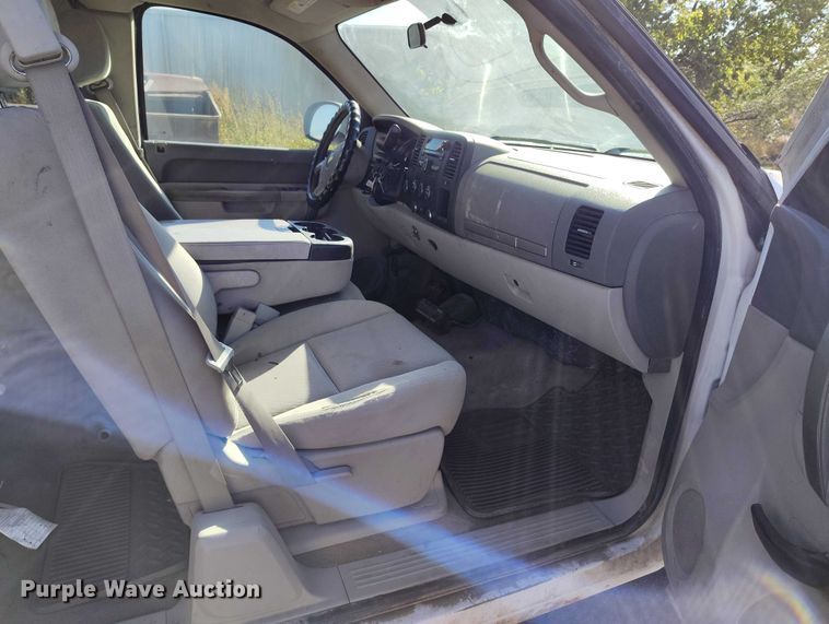 image for item DP5044 2012 Chevrolet Silverado 1500 Ext. Cab pickup truck