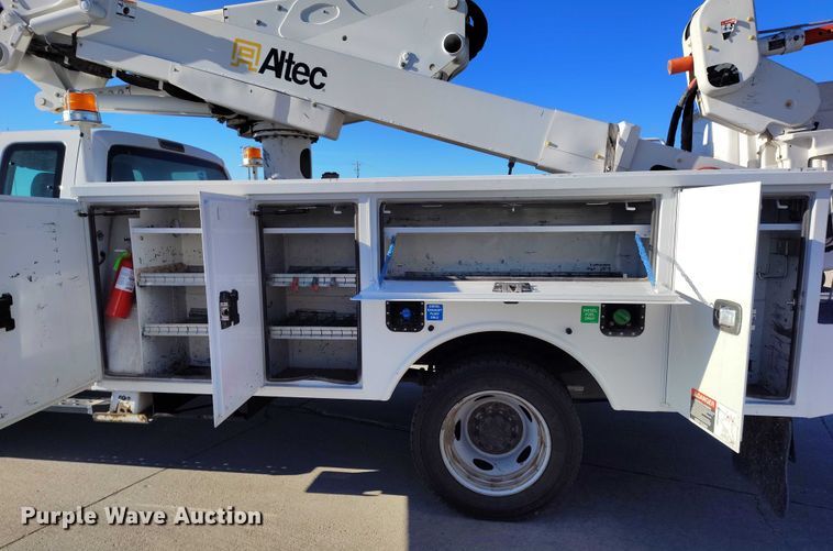 image for item DP5048 2016 Ford F550 bucket truck