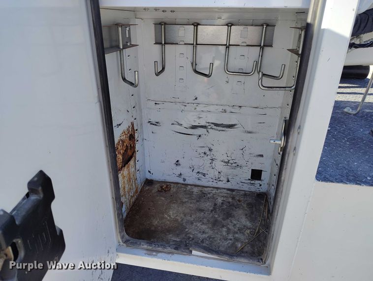 image for item DP5048 2016 Ford F550 bucket truck