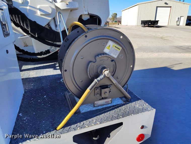 image for item DP5048 2016 Ford F550 bucket truck