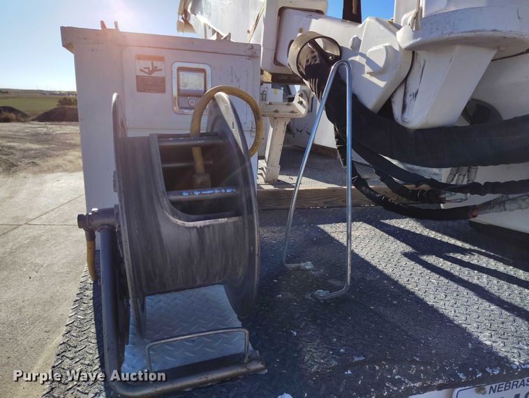 image for item DP5048 2016 Ford F550 bucket truck