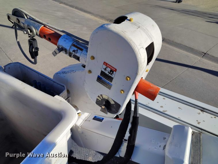 image for item DP5048 2016 Ford F550 bucket truck