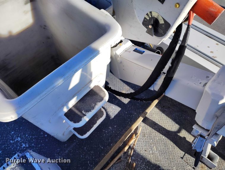 image for item DP5048 2016 Ford F550 bucket truck