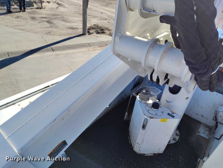 image for item DP5048 2016 Ford F550 bucket truck