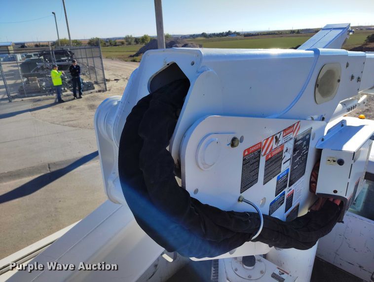 image for item DP5048 2016 Ford F550 bucket truck