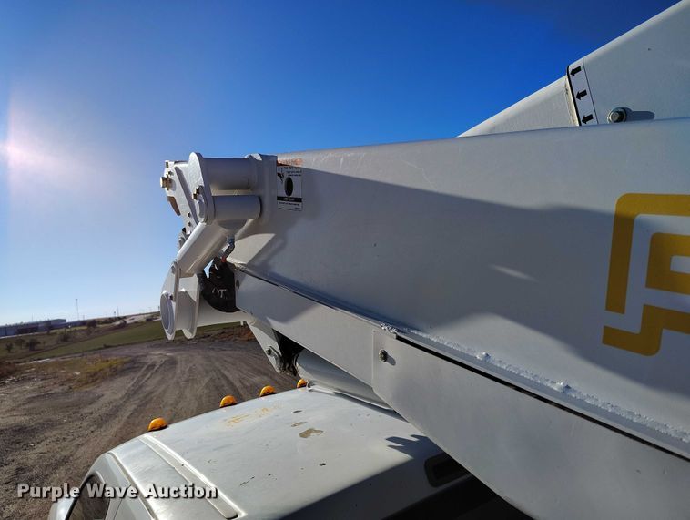 image for item DP5048 2016 Ford F550 bucket truck