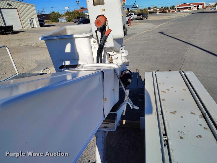 image for item DP5048 2016 Ford F550 bucket truck