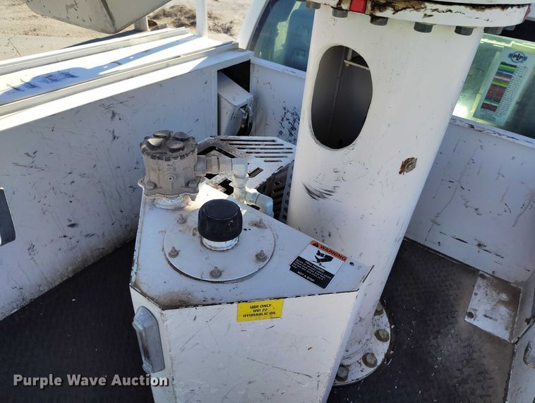 image for item DP5048 2016 Ford F550 bucket truck