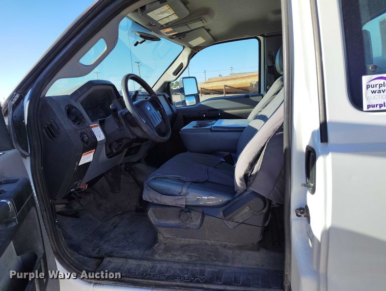 image for item DP5048 2016 Ford F550 bucket truck