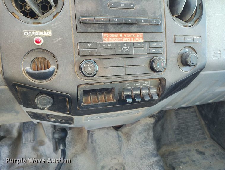 image for item DP5048 2016 Ford F550 bucket truck