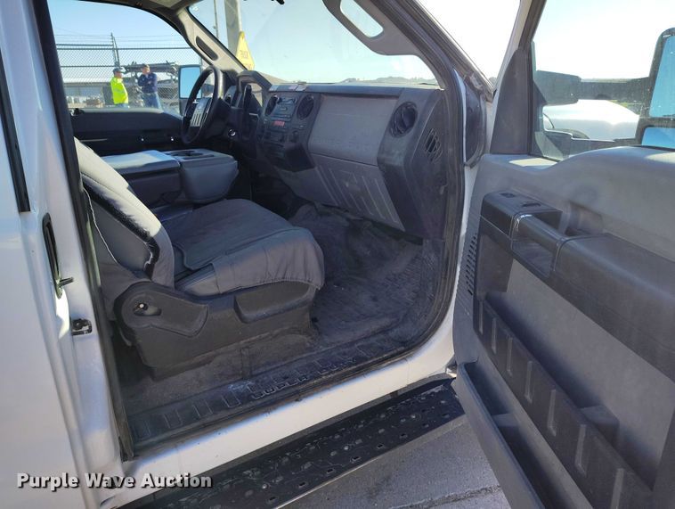 image for item DP5048 2016 Ford F550 bucket truck