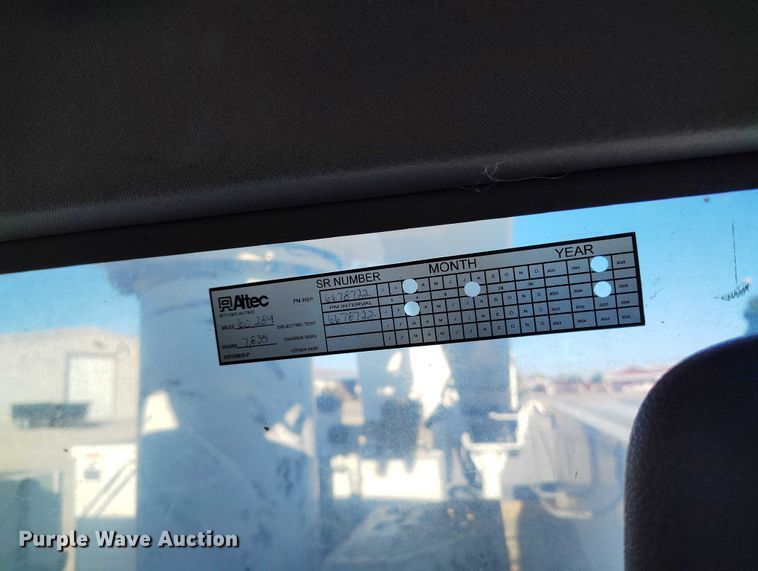 image for item DP5048 2016 Ford F550 bucket truck