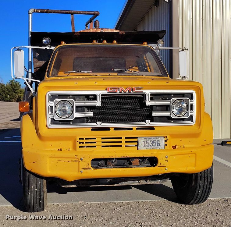 image for item DP5049 1988 GMC C7500 dump truck