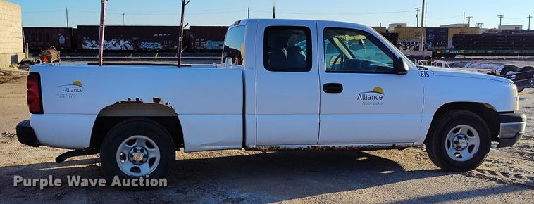 image for item DP5056 2004 Chevrolet Silverado 1500 Ext. Cab pickup truck