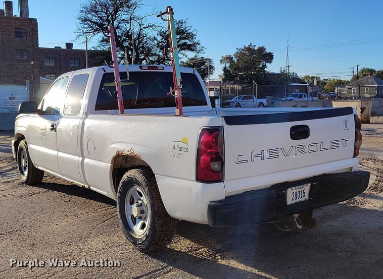 image for item DP5056 2004 Chevrolet Silverado 1500 Ext. Cab pickup truck