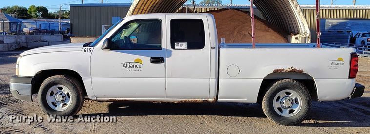 image for item DP5056 2004 Chevrolet Silverado 1500 Ext. Cab pickup truck