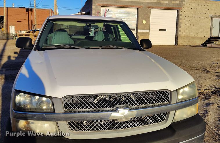 image for item DP5056 2004 Chevrolet Silverado 1500 Ext. Cab pickup truck