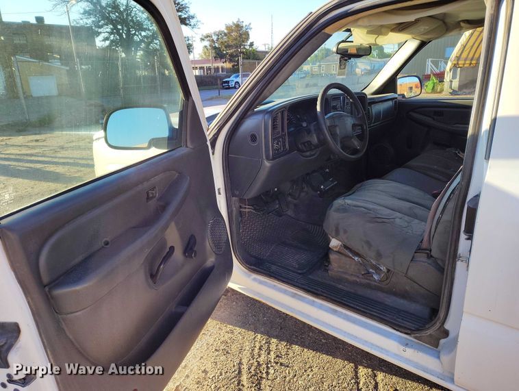 image for item DP5056 2004 Chevrolet Silverado 1500 Ext. Cab pickup truck