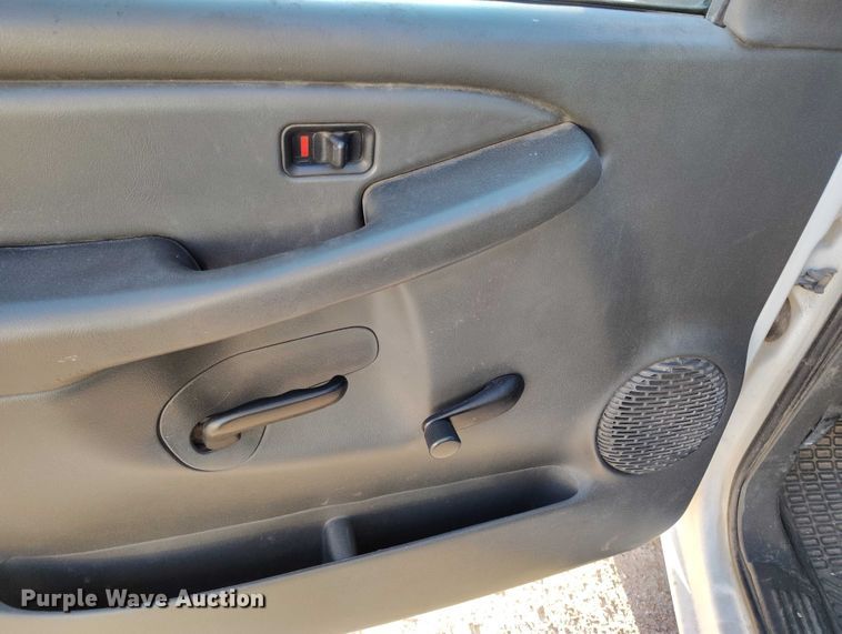 image for item DP5056 2004 Chevrolet Silverado 1500 Ext. Cab pickup truck