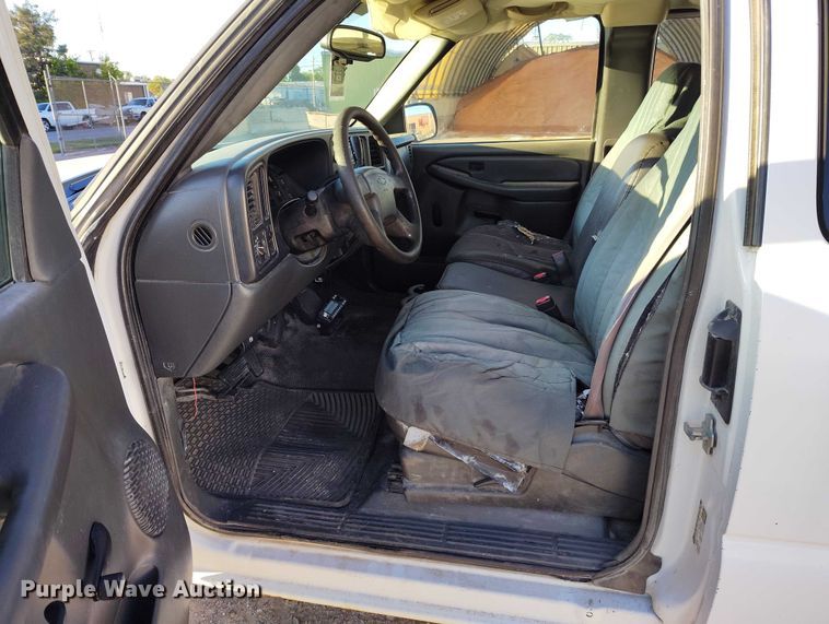 image for item DP5056 2004 Chevrolet Silverado 1500 Ext. Cab pickup truck