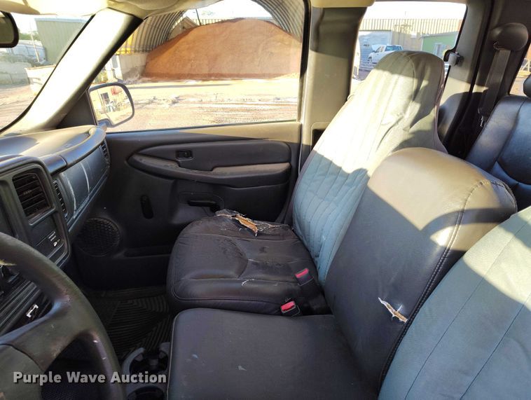 image for item DP5056 2004 Chevrolet Silverado 1500 Ext. Cab pickup truck