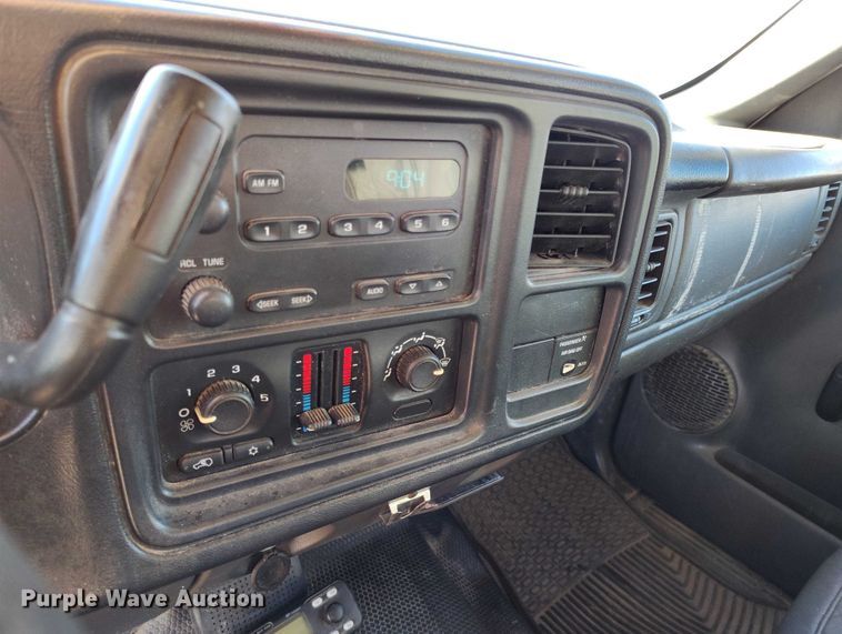 image for item DP5056 2004 Chevrolet Silverado 1500 Ext. Cab pickup truck