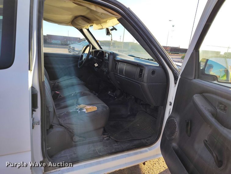 image for item DP5056 2004 Chevrolet Silverado 1500 Ext. Cab pickup truck