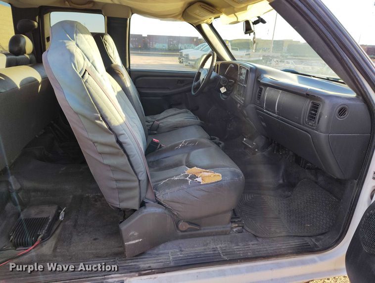 image for item DP5056 2004 Chevrolet Silverado 1500 Ext. Cab pickup truck