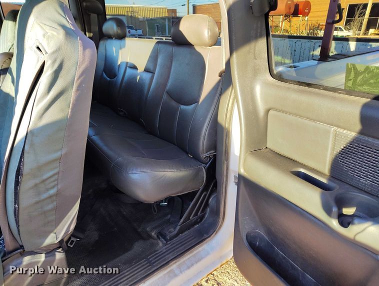 image for item DP5056 2004 Chevrolet Silverado 1500 Ext. Cab pickup truck