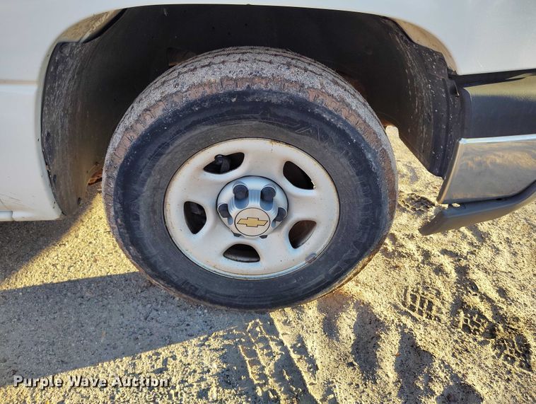 image for item DP5056 2004 Chevrolet Silverado 1500 Ext. Cab pickup truck