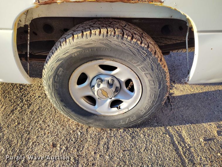 image for item DP5056 2004 Chevrolet Silverado 1500 Ext. Cab pickup truck