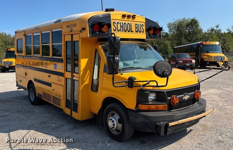 image for item DU1346 2014 Chevrolet School bus