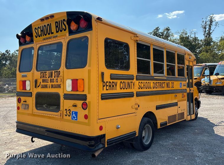 image for item DU1346 2014 Chevrolet School bus