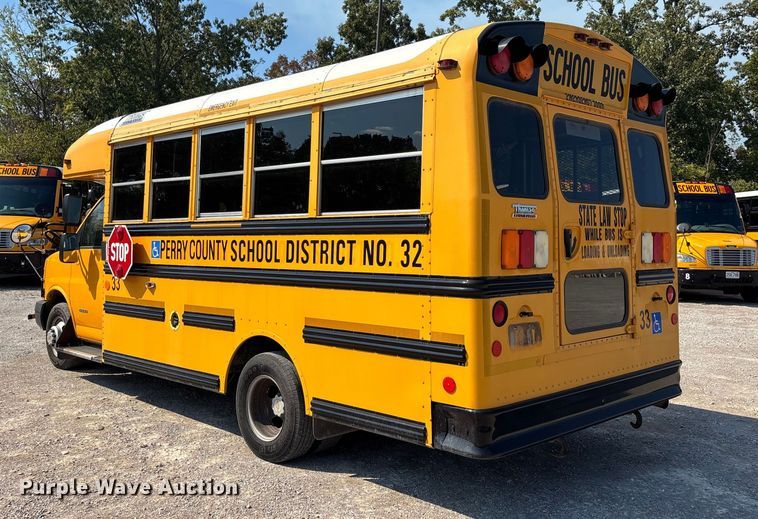 image for item DU1346 2014 Chevrolet School bus