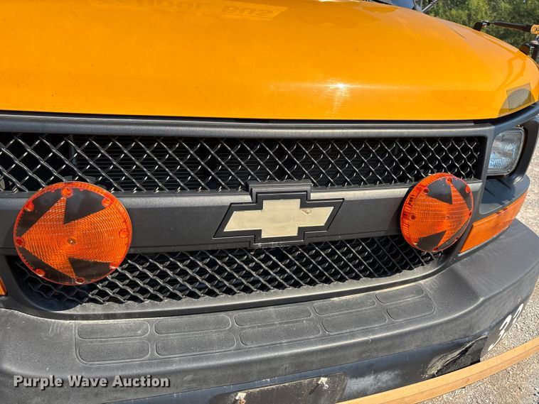 image for item DU1346 2014 Chevrolet School bus