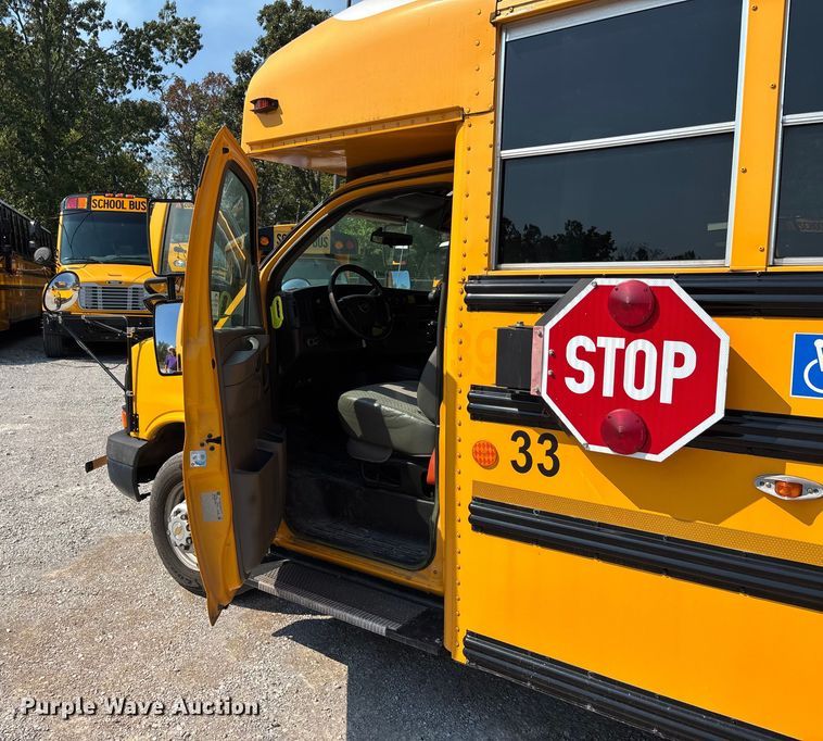 image for item DU1346 2014 Chevrolet School bus