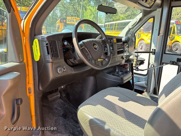 image for item DU1346 2014 Chevrolet School bus